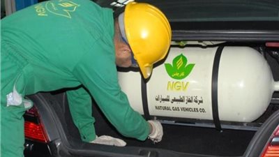 تعرف على إجراءات الحكومة لتحويل السيارات للعمل بالغاز الطبيعي