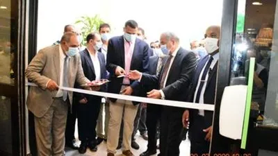 وزير التموين يفتتح أول منفذ لطرح السلع الغذائية بالشراكة مع القطاع الخاص