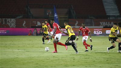 التعادل السلبي يحسم موقعة الشوط الأول بين الأهلي وحرس الحدود