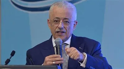 بسعر أقل.. وزير التعليم يكشف بدائل الكتب الخارجية للعام الجديد (فيديو)