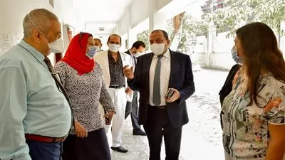 رئيس جامعة بني سويف يراجع إجراءات كورونا بكلية السياحة والفنادق