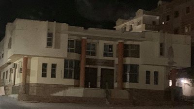 فتح مكان عمله لزوجين بعقد عرفي.. 