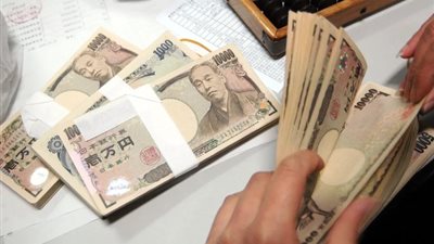 ارتفاع الين الياباني بسبب تنامي المخاوف في الأسواق المالية