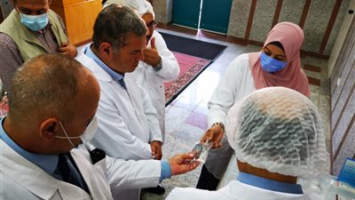   وزير قطاع الأعمال يبحث سبل تطوير شركة النصر للكيماويات الدوائية بالقليوبية