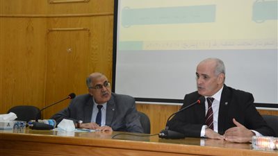 رئيس جامعة الفيوم يشهد انعقاد مجلس الدراسات العليا والبحوث (صور)