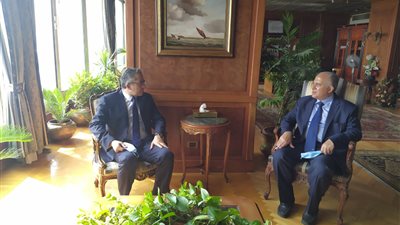 عبد العاطى والعناني يبحثان حلول مشاكل القطاع السياحي بنهر النيل 