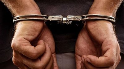 حبس متهم لترويجه شهادات ماجستير دولية وهمية