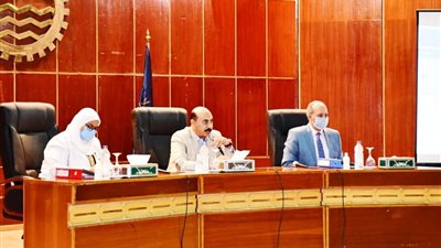 محافظ أسوان خلال اجتماع المجلس التنفيذي: لا مجال للتقاعس أو التقصير (صور)
