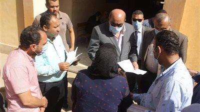 سكرتير محافظة الجيزة يتابع استقبال طلبات التصالح بالهرم وكرداسة