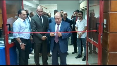 لحظة افتتاح معرض القاضي الثالث للكتاب  