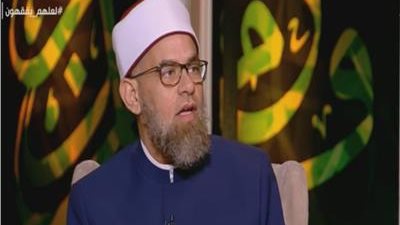 ما حكم تفضيل الرجل زوجته على الأم؟.. داعية يُجيب (فيديو)