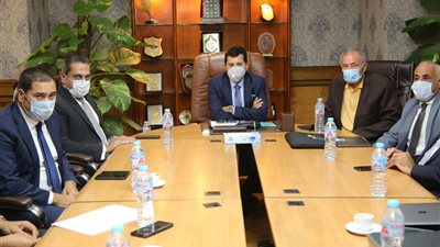 وزير الرياضة ورئيس الدولي لليد يجتمعان باللجنة المنظمة لبطولة العالم