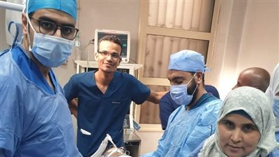استخراج هاتف محمول من معدة مواطن بمستشفى بنها الجامعي (صور)