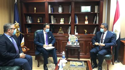 مصر وفرنسا تناقشان مشروع العمل المشترك في منطقة صان الحجر الأثرية