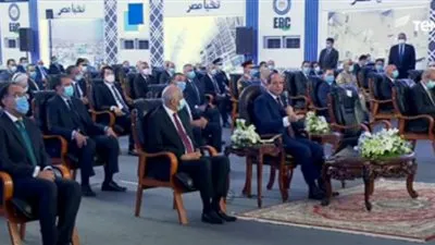 السيسي: بنحرم نفسنا من اللقمة عشان نبني بلدنا (فيديو)