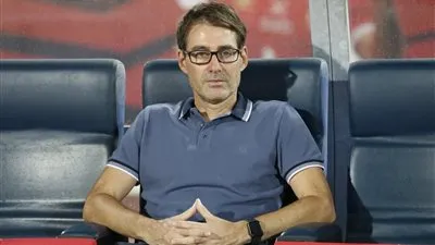 فايلر يحتفل مع الجهاز الفني للأهلي بهدف أجايي أمام الترسانة