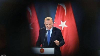 أردوغان يستخف بعقل شعبه.. يوهمهم بافتتاح 300 مصنع بيوم واحد