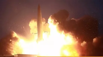 احتراق سيارة مدنية بعد استهداف المنطقة الخضراء في بغداد بصاروخي كاتيوشا