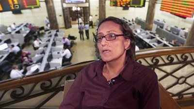 خبير مالي يكشف سبب عدم تأثر السوق بتخفيض ضريبة الدمغة 