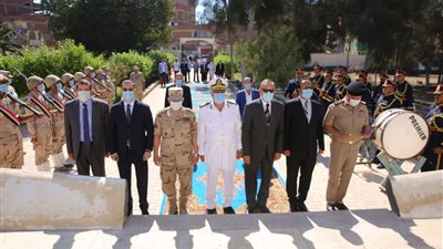 محافظ كفرالشيخ يضع إكليلا من الزهور على قبر الجندي المجهول احتفالاً بذكرى انتصار أكتوبر