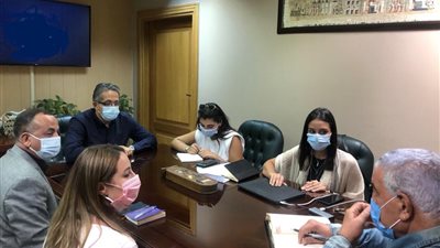 العناني يلتقي حواس واللجنة المسؤولة عن موكب المومياوات الملكية 