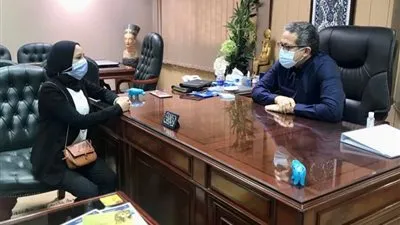 في اليوم العالمي للفتاة.. وزير السياحة والآثار يحاور إحدى الشابات حول نشاطات القطاع