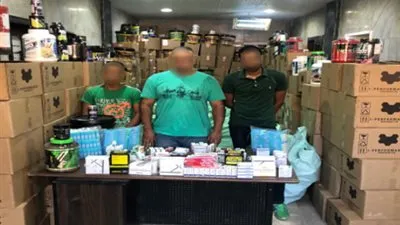 ضبط 3 أشخاص لترويج مكملات غذائية غير مسجلة بالصحة في القاهرة