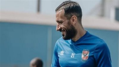 موعد إنضمام علي معلول لبعثة الأهلي بالمغرب 