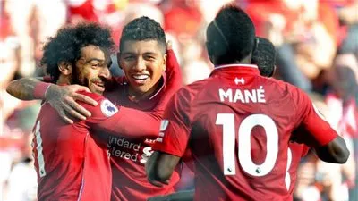 سعيد باللعب بجانبه.. فيرمينو يتغنى بمحمد صلاح