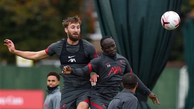  ماني يعود لتدريبات ليفربول بعد التعافي من فيروس كورونا 