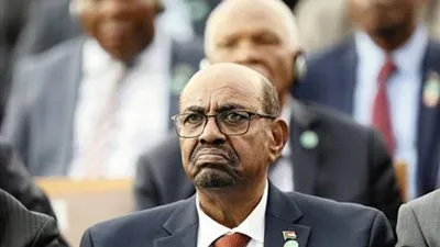 بعدالإفراج عنها.. السلطات السودانية تعيد اعتقال زوجة البشير (صور)