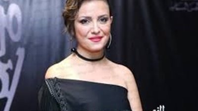 ريهام عبد الغفور تستمتع بآخر أيام الصيف