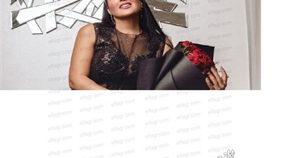 بإطلالة شبابية.. سمية الخشاب بفستان أسود شفاف 