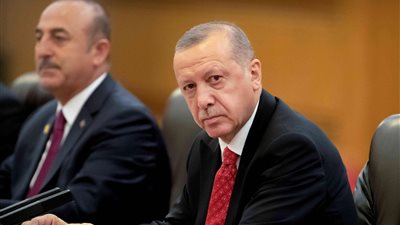 فصل 11 قاضيا وعين رقيبا على وزير العدل.. سياسات أردوغان تعصف بالقضاء التركي