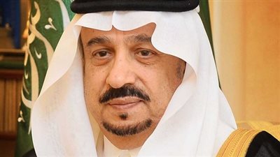شاهد.. رد فعل حاسم من أمير الرياض بعد تقديم قهوة تركية له