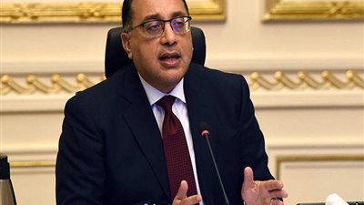 رئيس الوزراء يحذر المواطنين: عدم التزامنا الفترة المقبلة يعني تدهور الاقتصاد