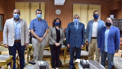 رئيس جامعة بني سويف: الجامعة الأمريكية دعمت مركز التطوير المهني فنيًا