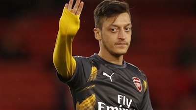 أوزيل يهاجم إدارة آرسنال