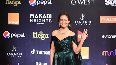 ريا أبي راشد بفستان أنيق في حفل افتتاح مهرجان الجونة السينمائي