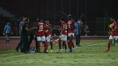 نجمي الأهلي يقتربان من الرحيل ضمن صفقة بيكهام  