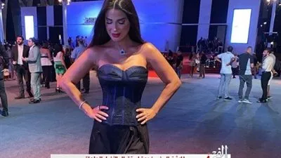 نورهان منصور بفستان أسود كاب في ثاني أيام مهرجان الجونة السينمائي