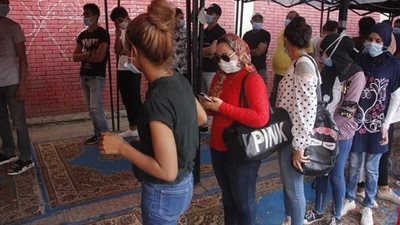 إزدحام الناخبين للإدلاء بأصواتهم في انتخابات النواب (صور)