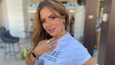 زوجة أحمد السقا تتألق على الريد كاربت فى مهرجان الجونة بعد إثارتها الجدل