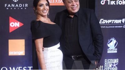 لليوم الثالث..روجينا مع زوجها الدكتور أشرف زكي بإطلالة متألقة ورومانسية