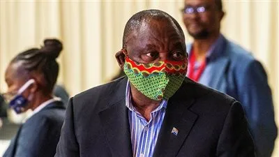 رئيس جنوب إفريقيا يدخل الحجر الصحي بسبب كورونا