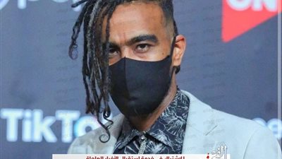 بإطلالة غريبة..محمود الليثي يثير الجدل في سادس أيام مهرجان الجونة السينمائي