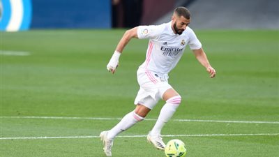 بنزيما ينافس ميسي على رقم قياسي جديد