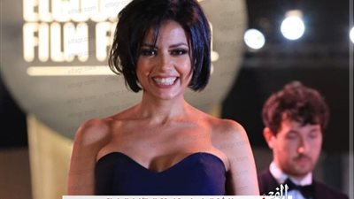 بإطلالة جريئة..سهر الصايغ على الريد كاربت في ختام مهرجان الجونة السينمائي