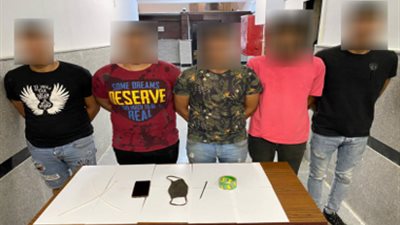 ضبط 5 أشخاص بالقاهرة بحوزتهم أسلحة بيضاء بقصد التشاجر 