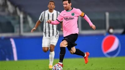 كومان يدافع عن ميسي ضد تصريحات مدرب برشلونة السابق 